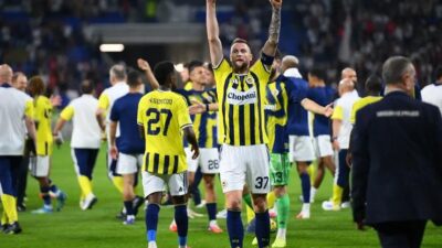 Fenerbahçe, Lyon'u eleyerek 18 yıl sonra UEFA Şampiyonlar Ligi lig