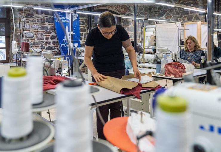 İzmir Büyükşehir Belediyesi Meslek Fabrikası, eylül ayında İzmir’in farklı noktalarındaki