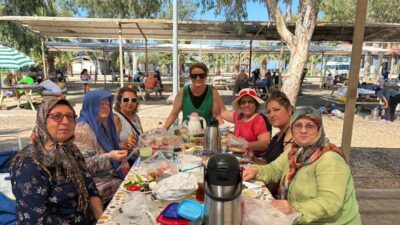 Karabağlar Belediyesi, yıl boyunca kurs ve etkinliklere katılan kadınları Selçuk