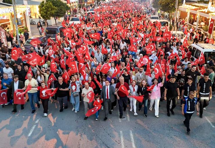 Torbalı Belediyesi, 30 Ağustos Zafer Bayramı’nı fener alayı ve konserle