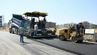 Manisa Büyükşehir Belediyesi, kent genelinde sürdürdüğü yol bakım ve yenileme