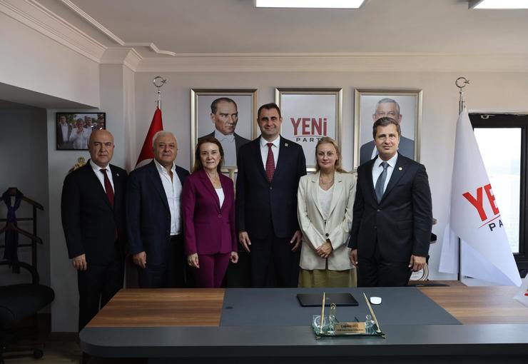 30 Ağustos Zafer Bayramı dolayısıyla İzmir’de bir araya gelen YENİ