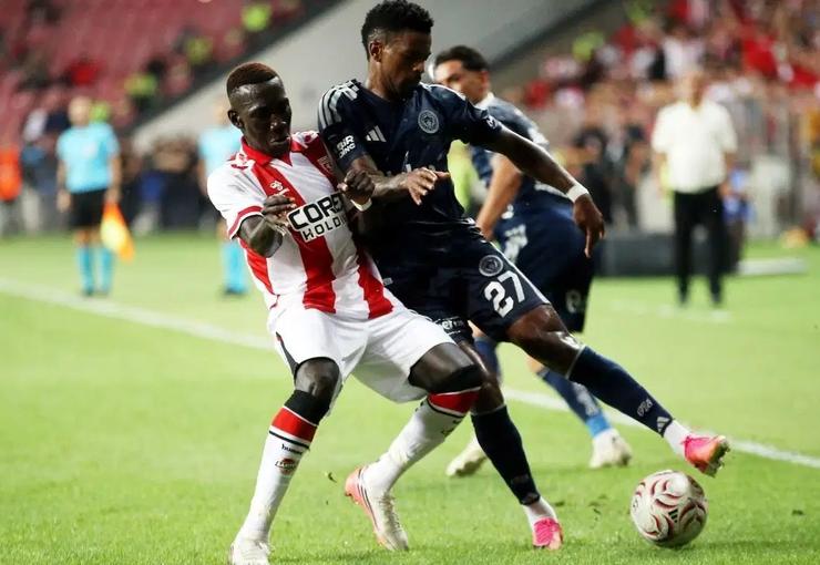 Fenerbahçe, Lyon galibiyetinin ardından çıktığı Süper Lig maçında Samsunspor’u 2-0