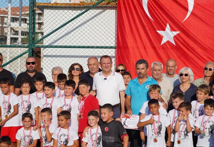 Geleneksel olarak her yıl Ayvalık Belediyesi ve Atatürkçü Düşünce Derneği