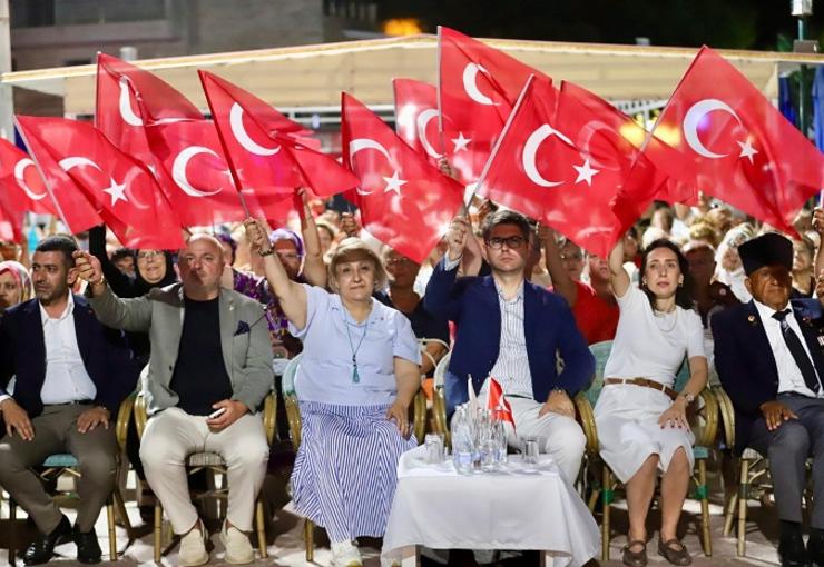 Menderes Belediyesi, 29-30 Ağustos tarihlerinden Zafer Bayramı kutlamaları gerçekleştirdi. Binler