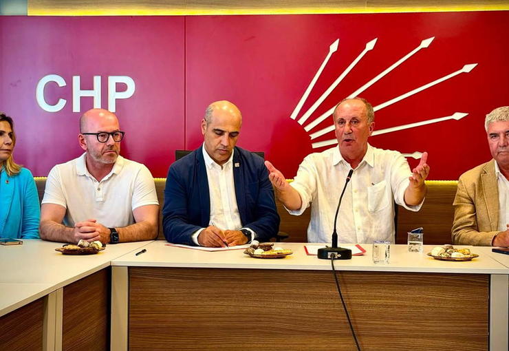 Muharrem İnce, YENİ Parti’ye geçeceği yönündeki iddialara Balıkesir’de yanıt verdi.