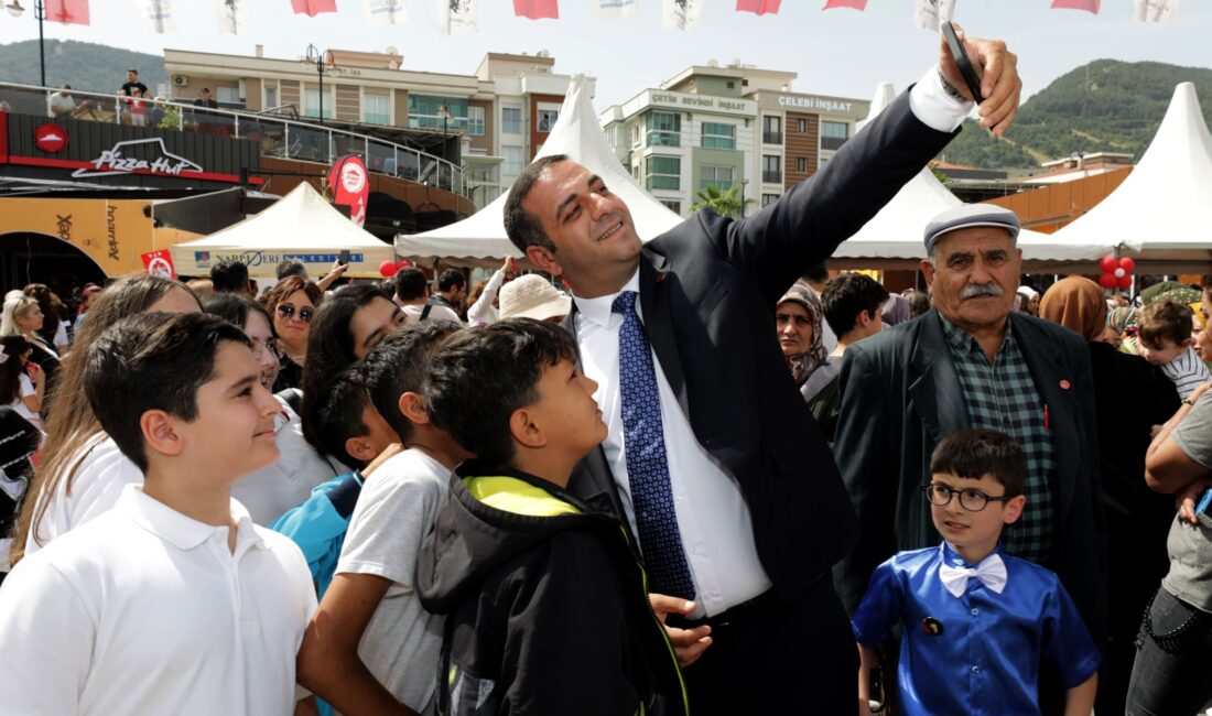 Narlıdere Belediyesi, 2026-2027 eğitim-öğretim yılı öncesinde ilçedeki okulların bahçelerinde yıkama