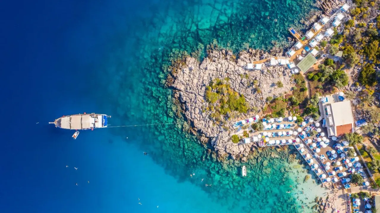 Yüksek maliyetler ve beklentilerin altında kalan talep, otel fiyatlarını ağustos-eylül
