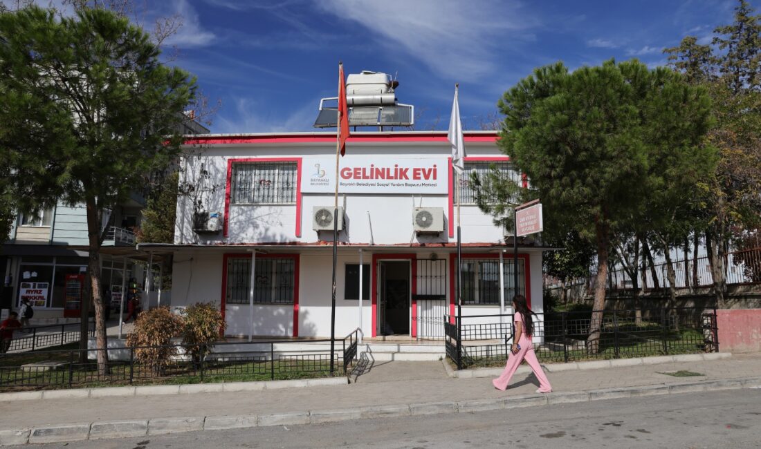 Bayraklı Belediyesi’nin “Gelinlik ve Damatlık Evi” projesi, evlilik hazırlığında olan