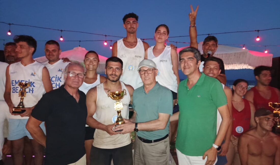 Datça Belediye Spor Kulübü tarafından düzenlenen Plaj Voleybolu Turnuvası, sporseverlerin