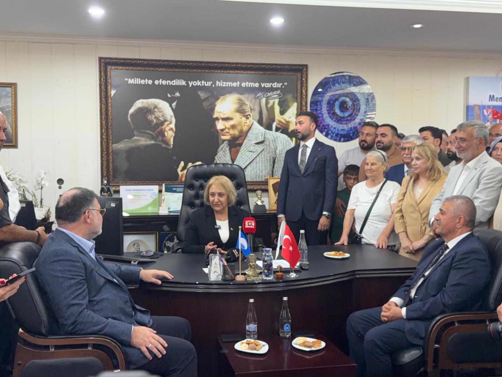 İZMİR – Menderes Belediyesi’nde başkanvekilliği seçiminin ardından yeni dönem başladı.