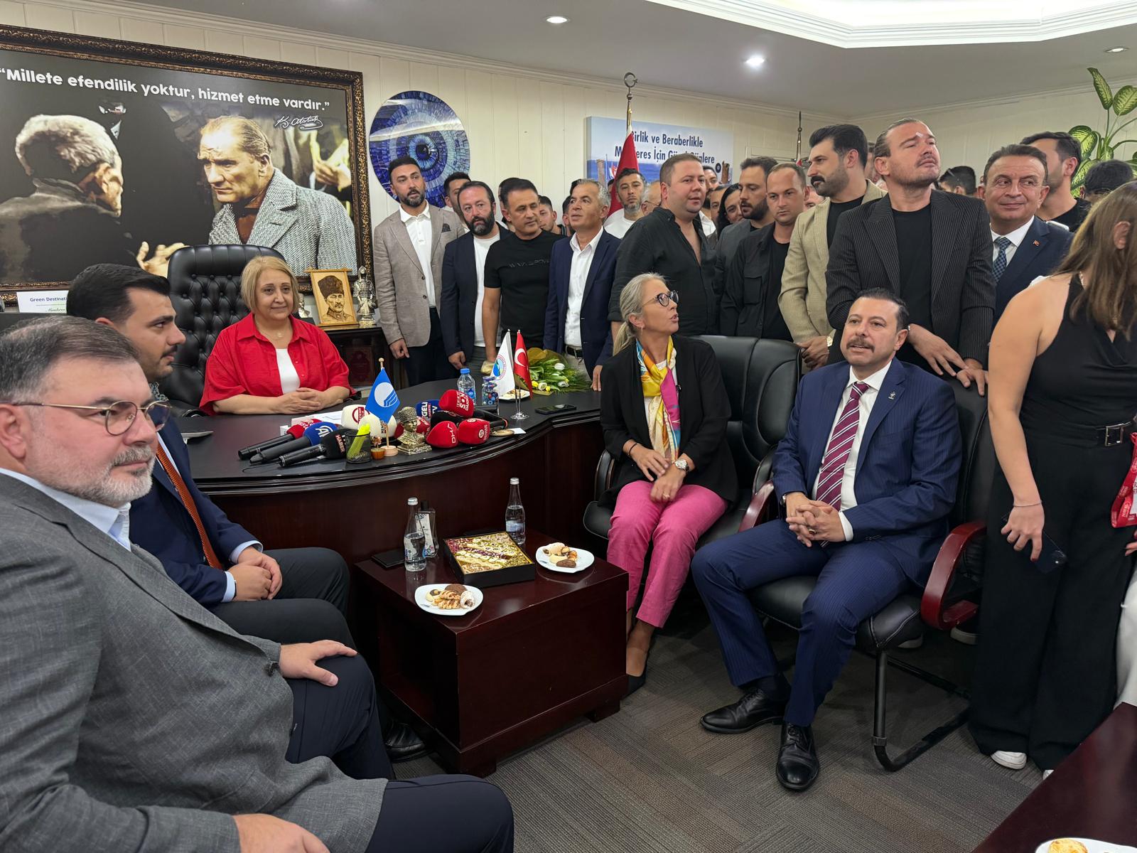 Menderes Belediyesi’nde Başkan Vekilliği görevine seçilen Asuman Şen’e yönelik tebrik