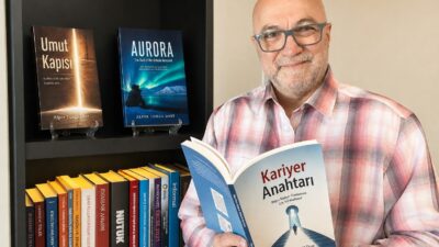 İzmirli yazar Alper Tunga Dost’un “Aurora” ve “Umut Kapısı” adlı