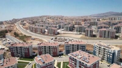 İndere bölgesinde, deprem sonrası inşa edilen evlerine yerleşen vatandaşlar, yeni