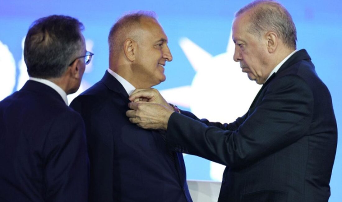 İYİ Parti'den istifa ederek AK Parti'ye katılan Aydın Milletvekili Ömer
