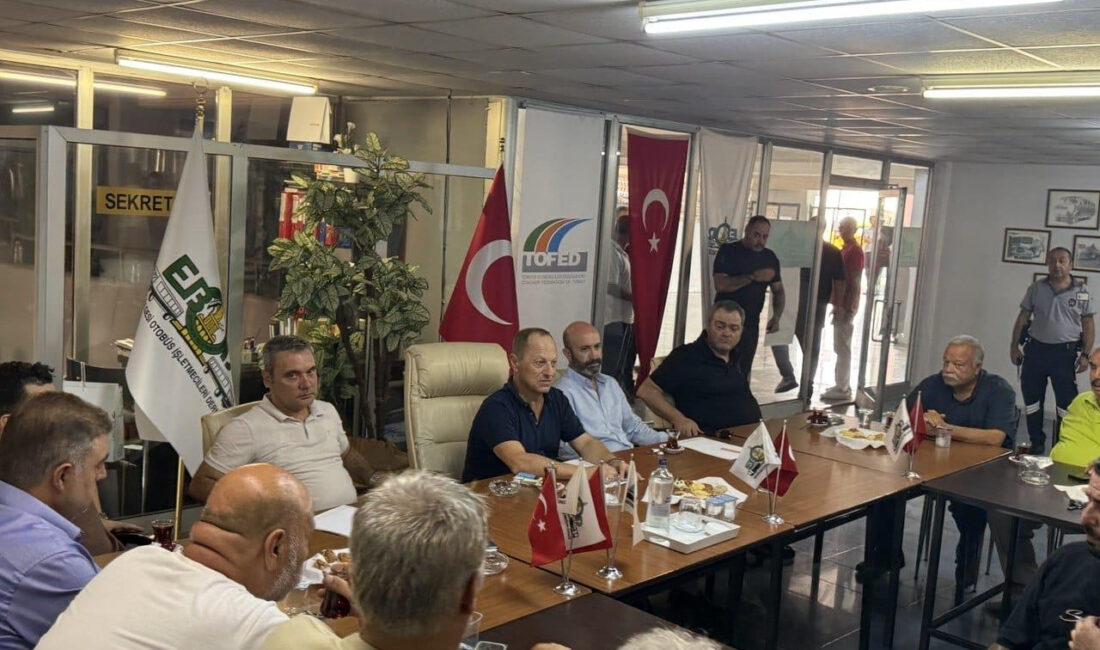 İzmir Otogarı’nda faaliyet gösteren 66 yazıhanenin tamamının temsilcilerinin katıldığı Ege