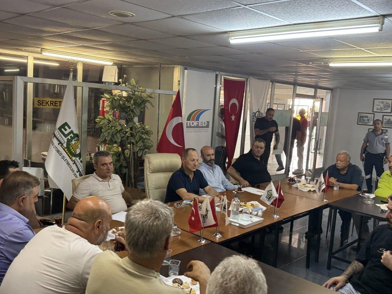 İzmir Otogarı’nda faaliyet gösteren 66 yazıhanenin tamamının temsilcilerinin katıldığı Ege
