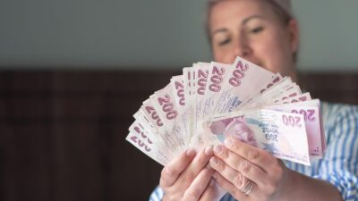 Çocuk bakımı nedeniyle yarı zamanlı çalışan sözleşmeli personelin emekliliğini etkileyen