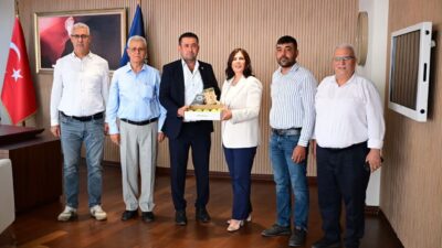 Koçarlı Ziraat Odası Başkanı Taner Güneş ve yönetim kurulu üyeleri,