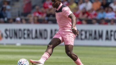 Galatasaray, transfer çalışmalarını sürdürürken orta saha için yeni bir ismi