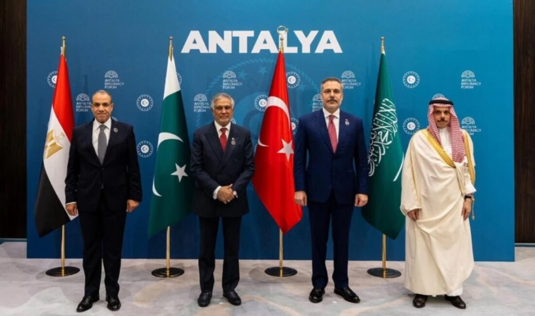 Dışişleri Bakanı Hakan Fidan ile Pakistan Dışişleri Bakanı Muhammed İshak