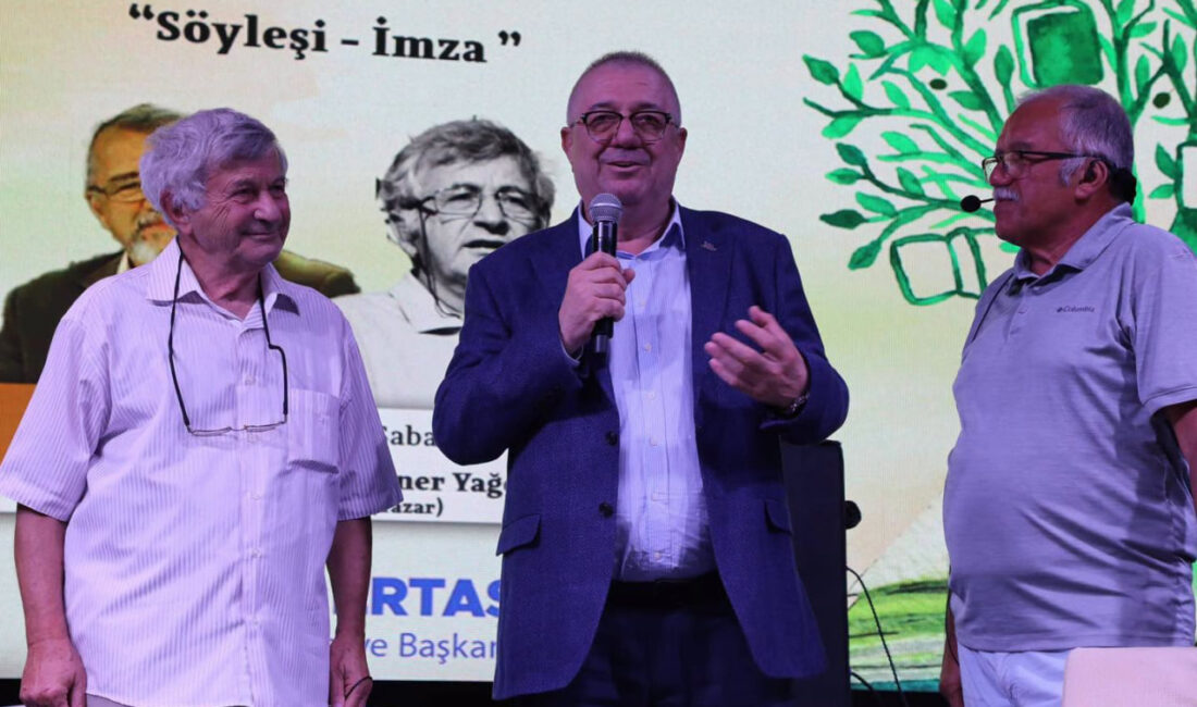 Edremit Belediyesi tarafından düzenlenen 8. Edremit Kitap Fuarı, üçüncü gününde