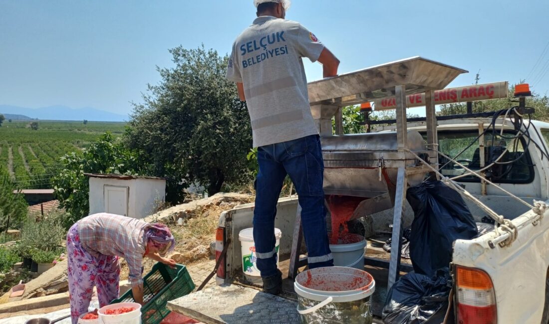 Efes Selçuk Belediyesi, kış hazırlıklarının önemli bir parçası olan salça