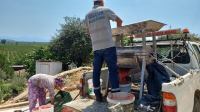Efes Selçuk Belediyesi, kış hazırlıklarının önemli bir parçası olan salça