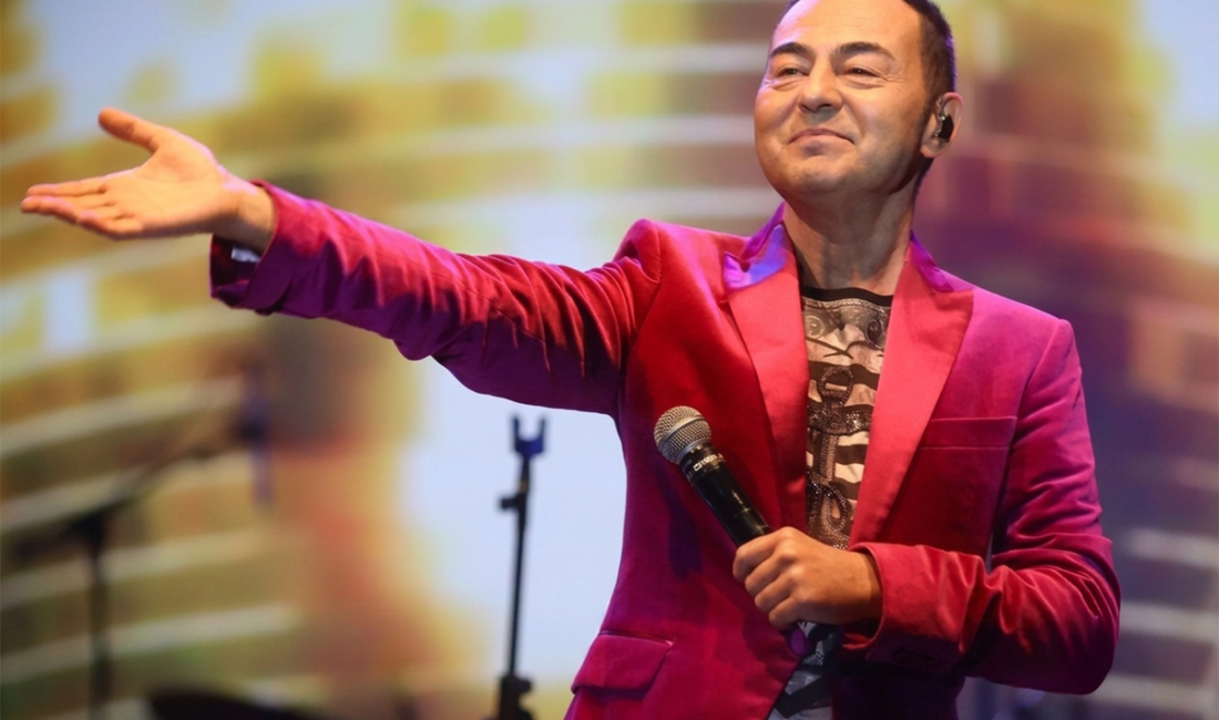 Serdar Ortaç'ın etkinliğe katılmamasıyla ilgili açıklama yapan Karma6 grubu, ünlü