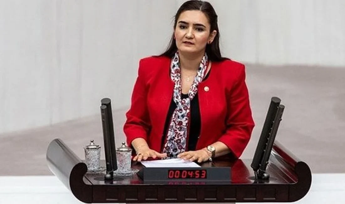 Çiğli Belediye Başkanı Onur Emrah Yıldız’ın makam aracına silahlı saldırı