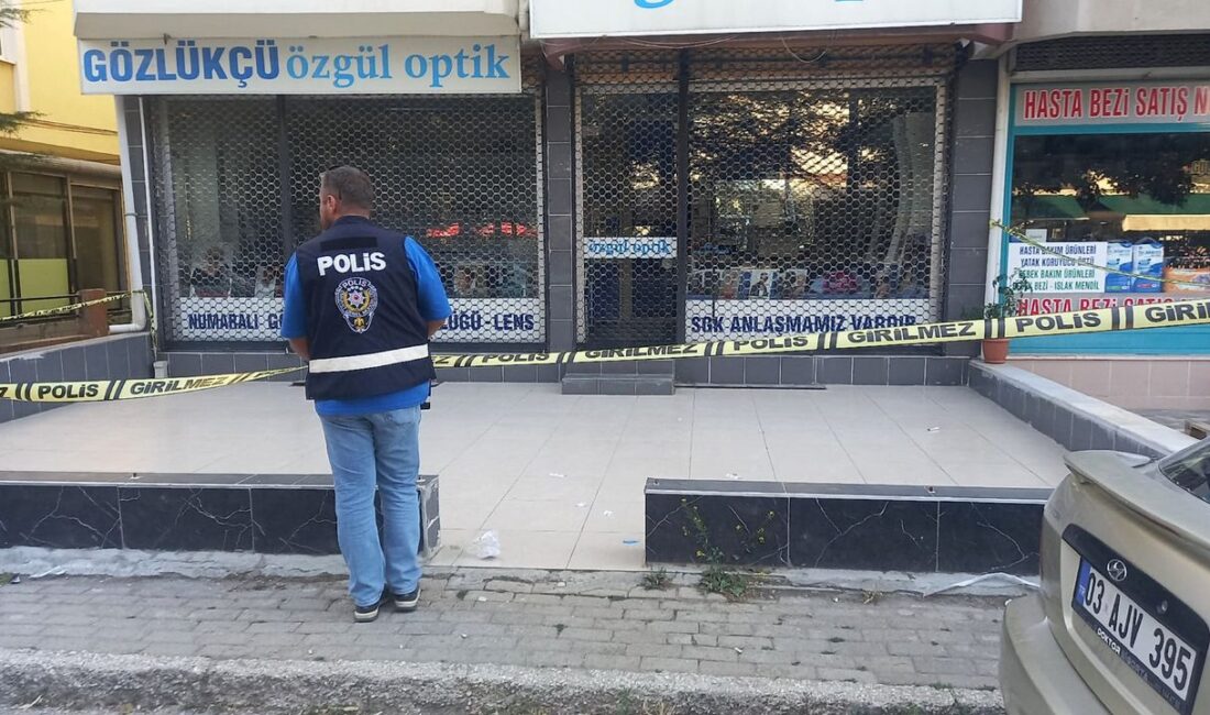 Afyonkarahisar'ın Sandıklı ilçesinde, Ece Mahallesi'nde bir evin üçüncü kat balkonundan