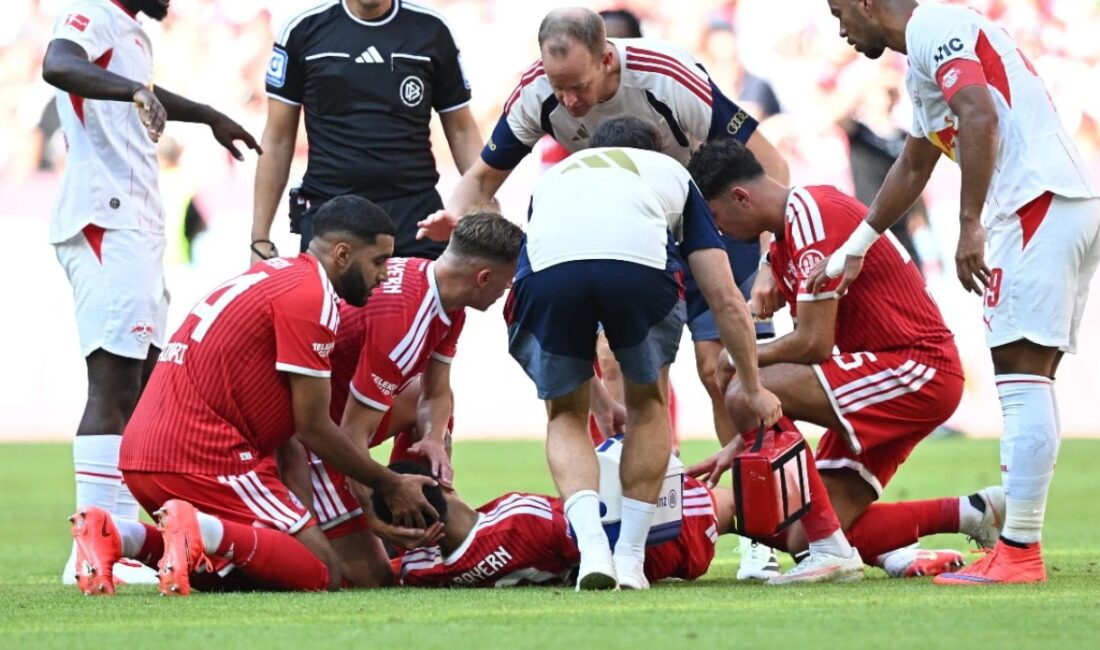 Jamal Musiala, Bayern Münih'in Heidenheim ile oynadığı hazırlık maçı esnasında