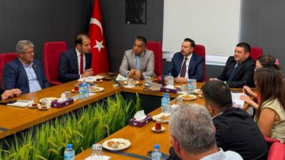 Torbalı’daki OSB’lere çıkarma yapan İzmir Milletvekili M. Atilla Kaya, sanayici
