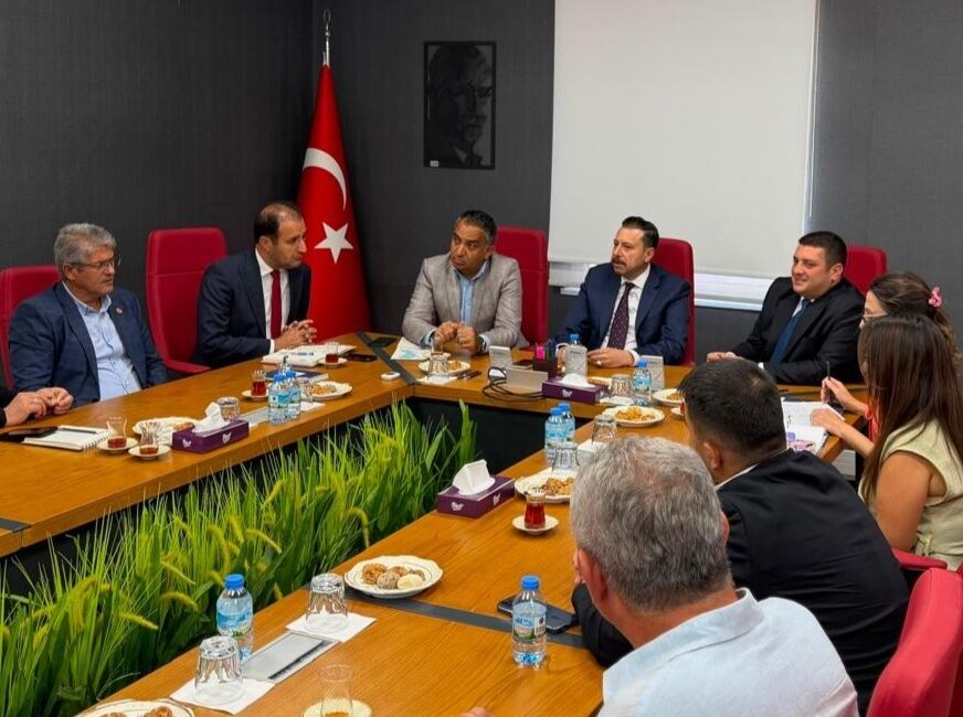 Torbalı’daki OSB’lere çıkarma yapan İzmir Milletvekili M. Atilla Kaya, sanayici