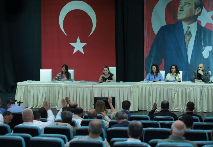 Konak Belediye Meclisi eylül ayı ilk birleşiminde konuşan Başkan Nilüfer
