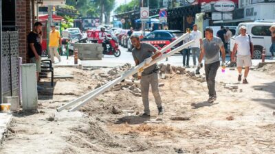 Karşıyaka Belediyesi, Bostanlı Mahallesi’nin işlek bölgelerinden Cemal Bülbül Sokak’ta kapsamlı