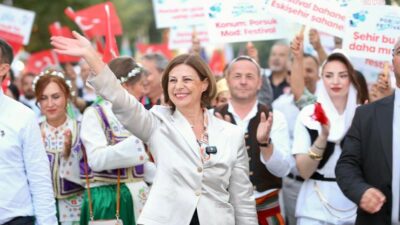Eskişehir Büyükşehir Belediyesi’nin düzenlediği Uluslararası Porsuk Festivali, kara ve nehir