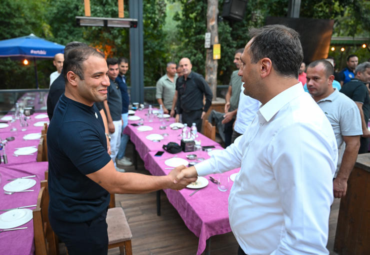 Bornova Belediye Başkanı Ömer Eşki, Zabıta Haftası kapsamında zabıta personeliyle