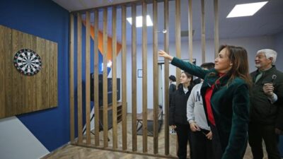 Karşıyaka Belediyesi'nin hizmete açtığı Genç Yaka Kafe ve Gençlik Merkezi,