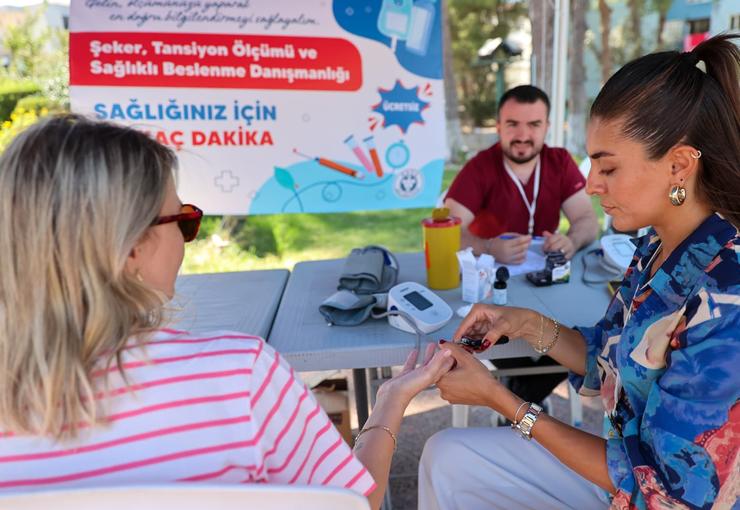 Sağlıklı yaşam konusunda farkındalık yaratmayı hedefleyen Buca Belediyesi, belediye binası