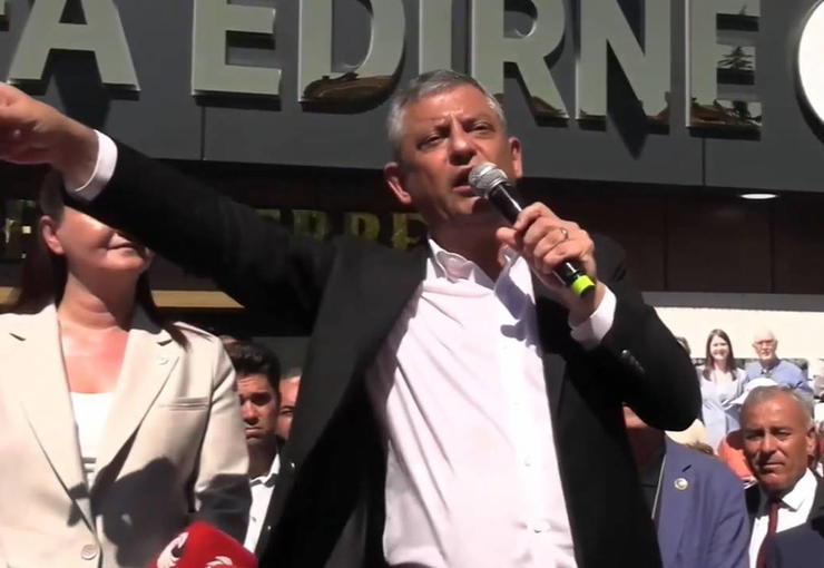 Özgür Özel, köprü ve otoyolların özelleştirme kapsamına alınmasına tepki gösterdi.