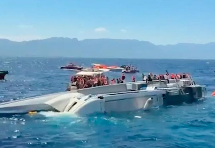 Girne açıklarında alabora olarak batan yolcu gemisinde arama-kurtarma çalışmaları sürüyor.