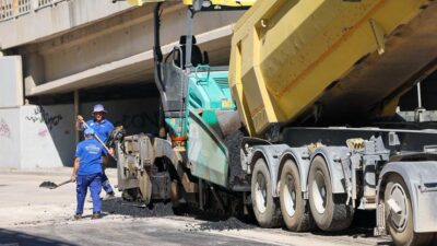 İZSU Genel Müdürlüğü’nün Liman Caddesi’nde yürüttüğü altyapı çalışmasının ilk etabı