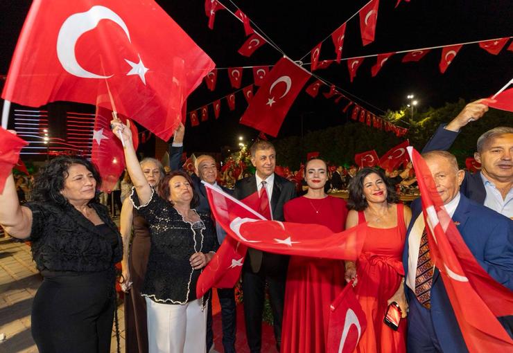 İzmir’in kurtuluşunun 104’üncü yıl dönümü kutlamaları kapsamında İzmir Büyükşehir Belediye