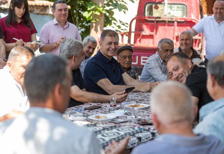 İzmir Büyükşehir Belediyesi, tarımda verimliliği artırmak ve çiftçinin emeğini korumak