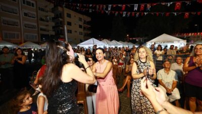 Efes Selçuk’un kent belleğinde önemli bir yere sahip olan saat