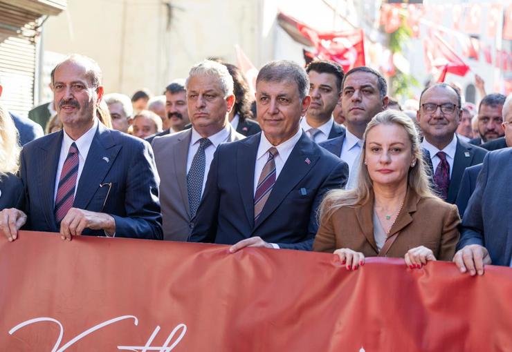 İzmir Büyükşehir Belediye Başkanı Dr. Cemil Tugay, kentin kurtuluşunun 104’üncü