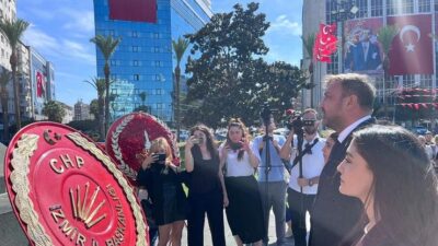 İzmir’in düşman işgalinden kurtuluşunun 104’üncü yıl dönümü kent genelinde coşkuyla