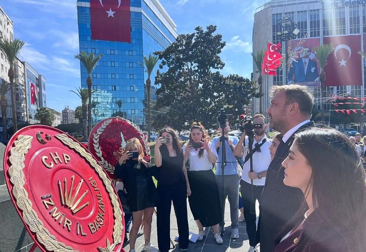 İzmir’in düşman işgalinden kurtuluşunun 104’üncü yıl dönümü kent genelinde coşkuyla