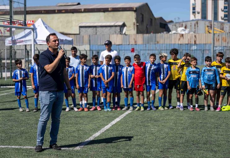 Bornova Belediyesi tarafından yenilenen Doğanlar Futbol Sahası, 9 Eylül İzmir’in